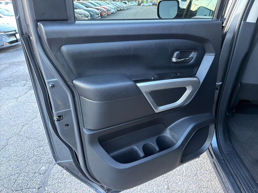 2023 Nissan Titan SV