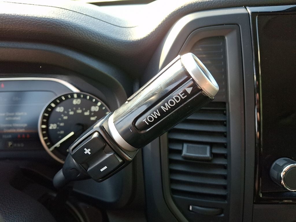 2023 Nissan Titan SV
