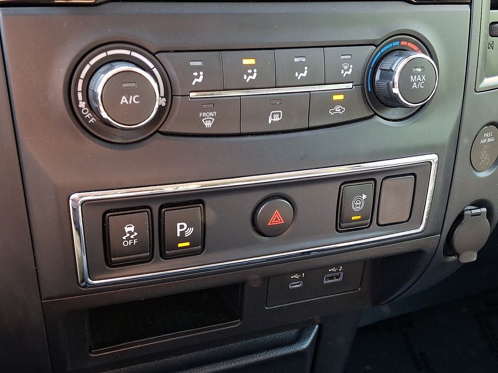 2023 Nissan Titan SV