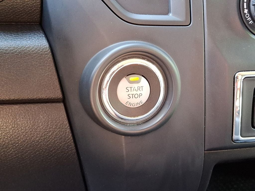 2023 Nissan Titan SV