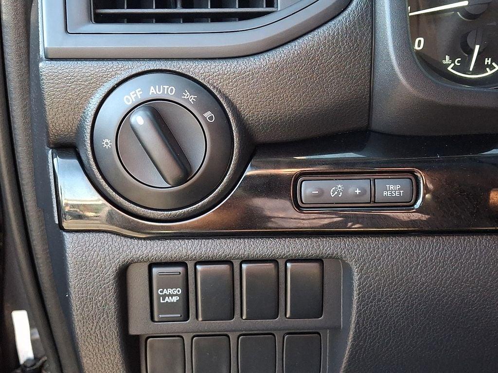 2023 Nissan Titan SV