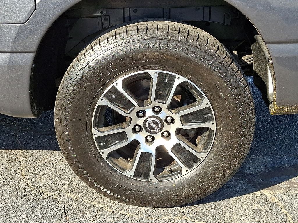 2023 Nissan Titan SV