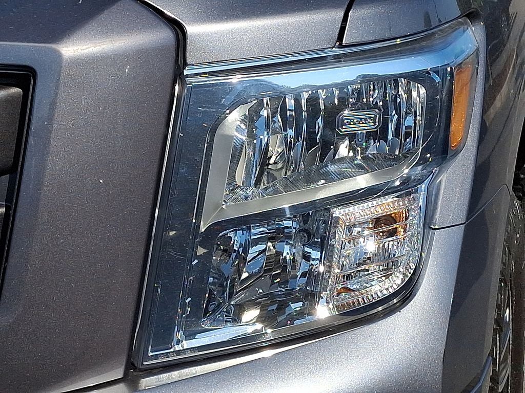 2023 Nissan Titan SV