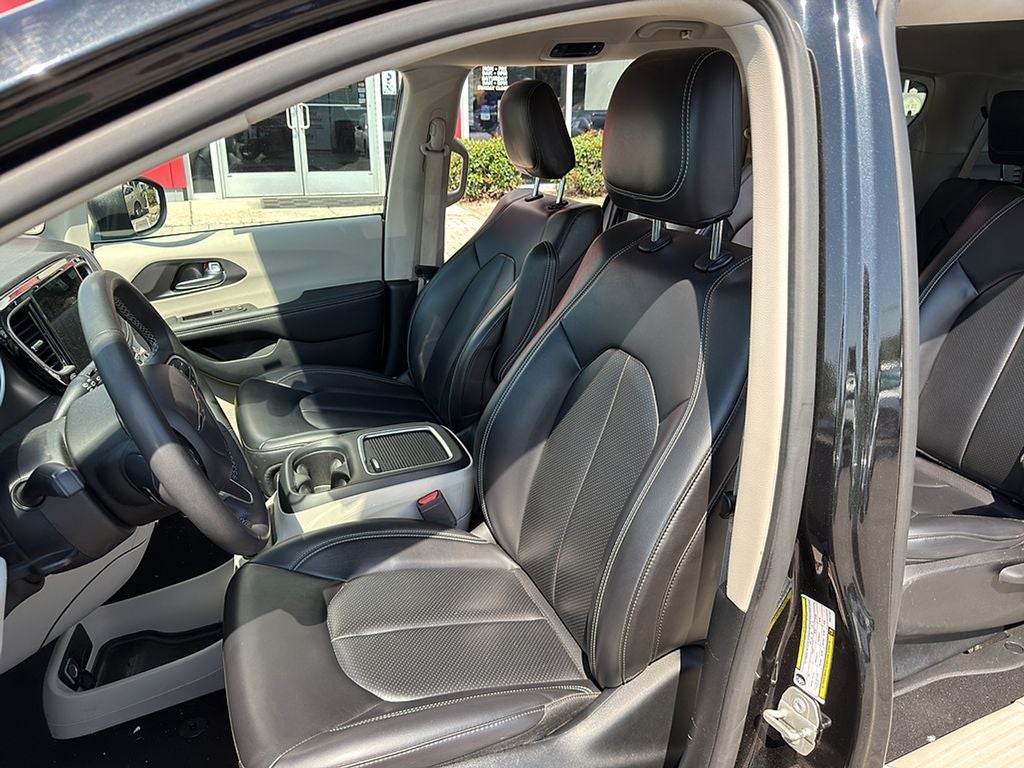2023 Chrysler Pacifica Hybrid Touring L