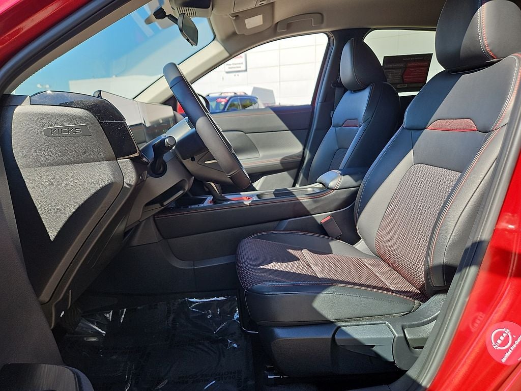 2025 Nissan Kicks SR