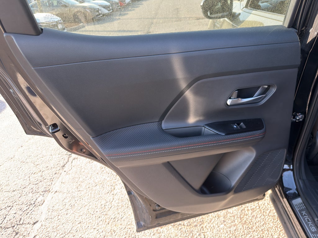 2025 Nissan Kicks SR