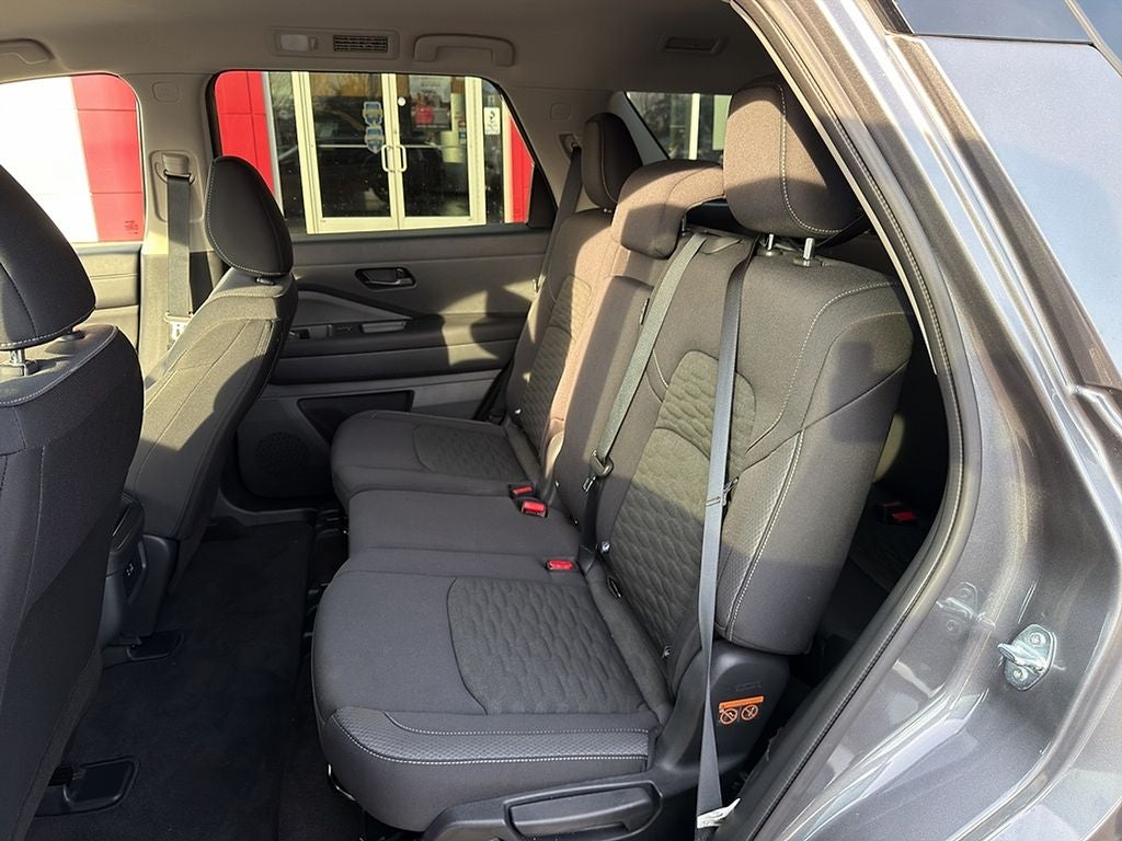 2025 Nissan Pathfinder S