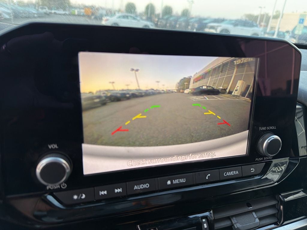 2024 Nissan Pathfinder SV