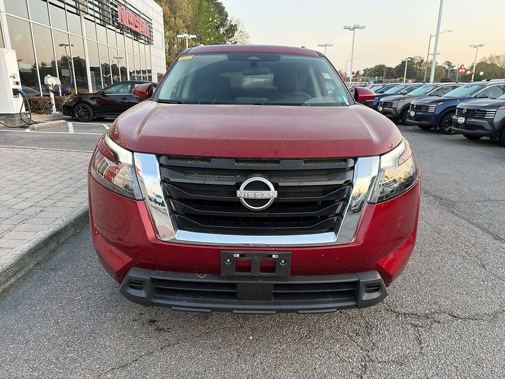 2024 Nissan Pathfinder SV