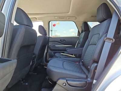 2023 Nissan Pathfinder SV