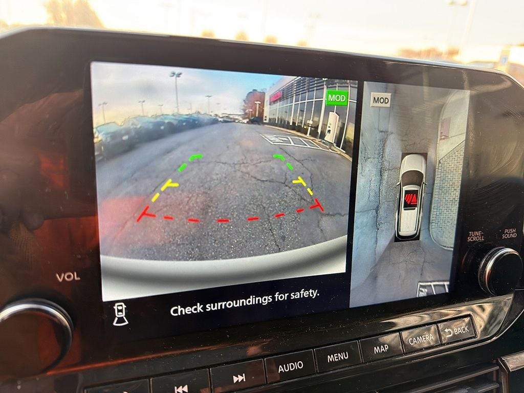 2022 Nissan Pathfinder SL