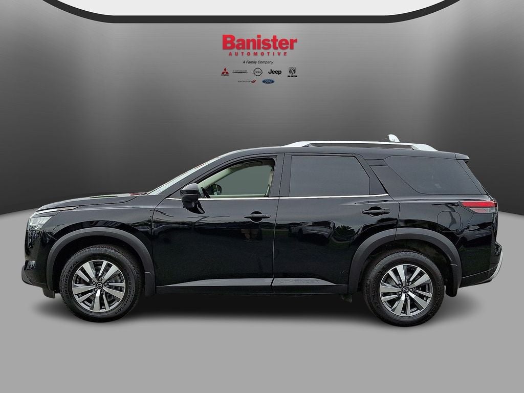 2023 Nissan Pathfinder SL