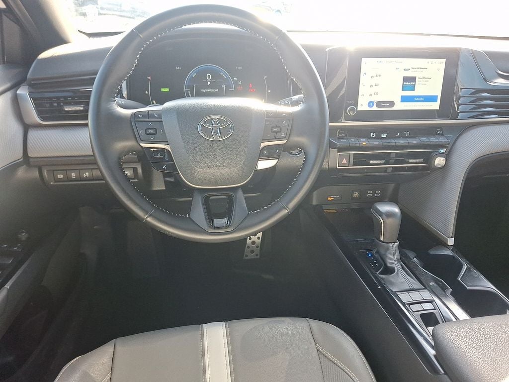2025 Toyota Camry Hybrid SE