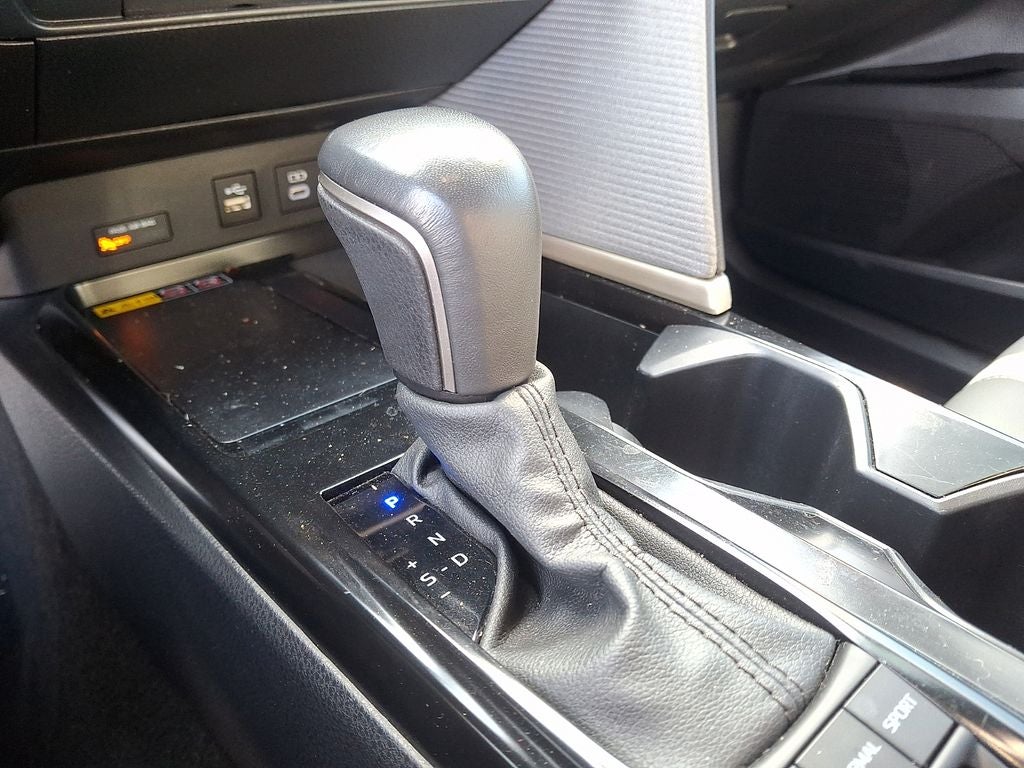 2025 Toyota Camry Hybrid SE