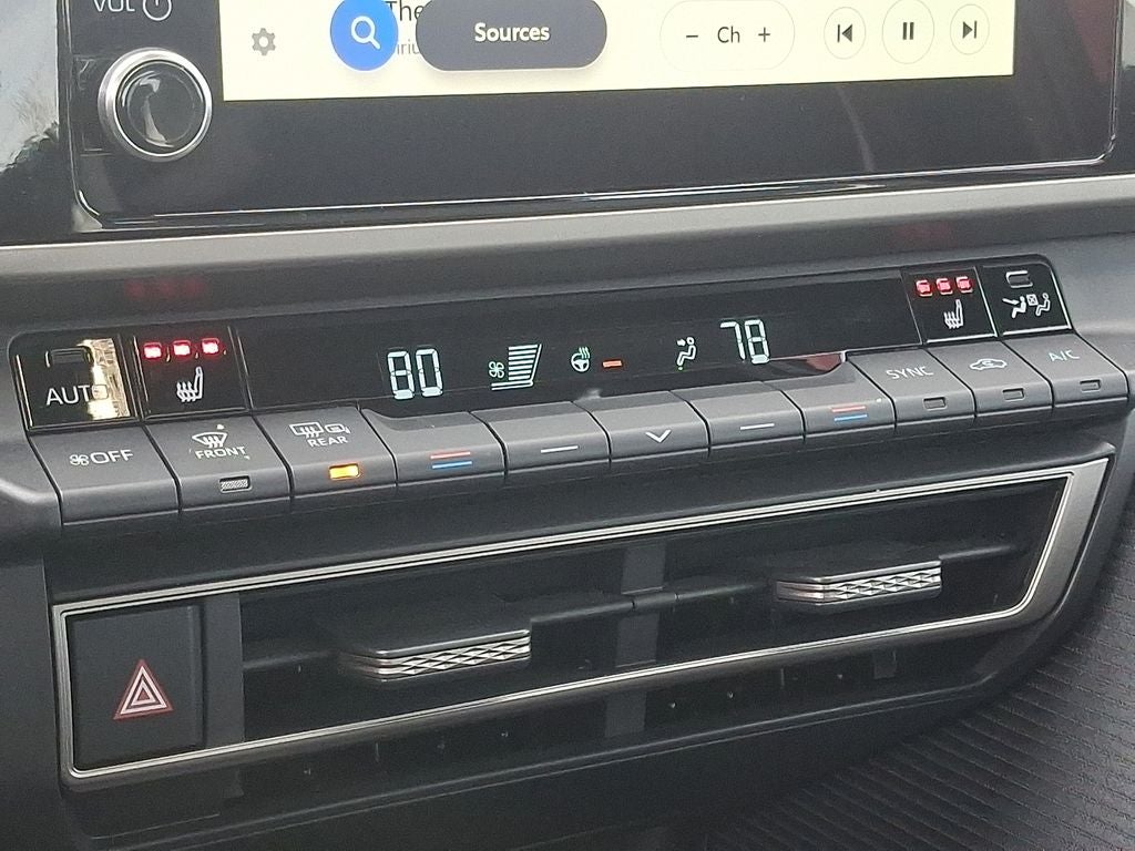 2025 Toyota Camry Hybrid SE