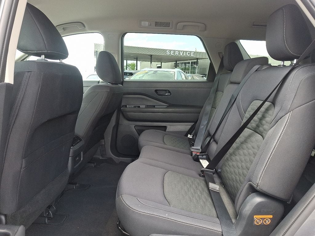 2024 Nissan Pathfinder SV