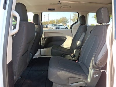 2021 Chrysler Voyager LX