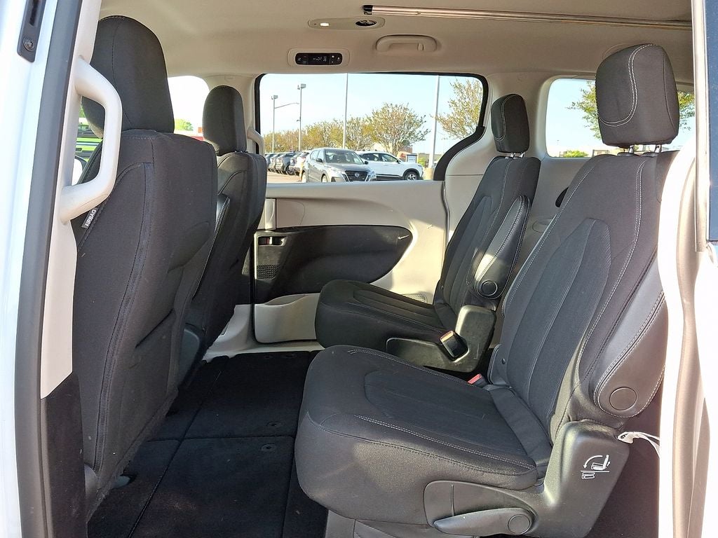 2021 Chrysler Voyager LX