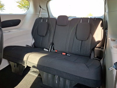 2021 Chrysler Voyager LX