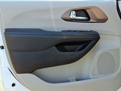 2021 Chrysler Voyager LX