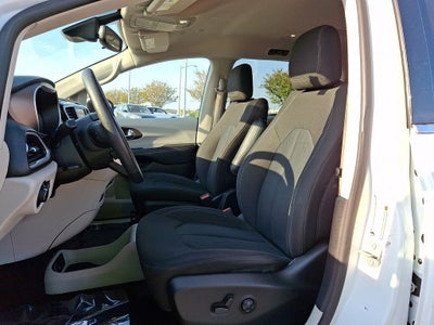 2021 Chrysler Voyager LX