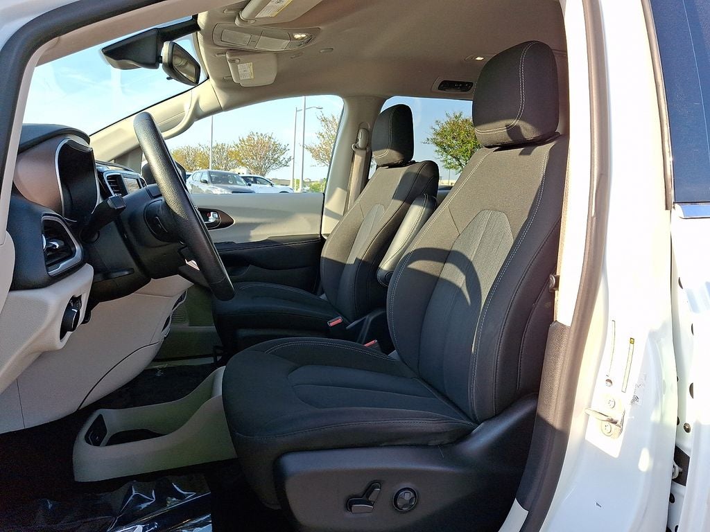 2021 Chrysler Voyager LX