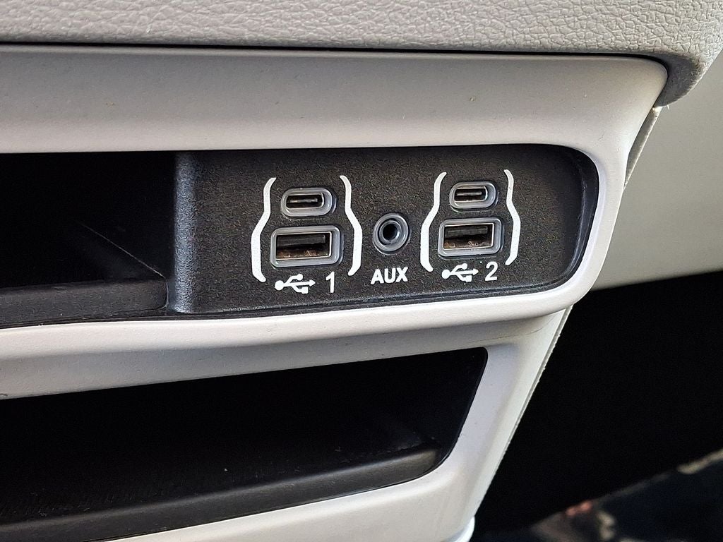 2021 Chrysler Voyager LX