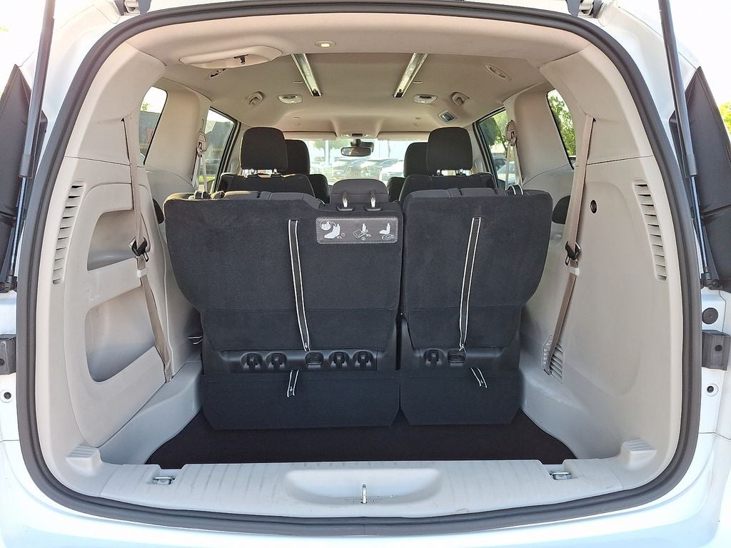 2021 Chrysler Voyager LX