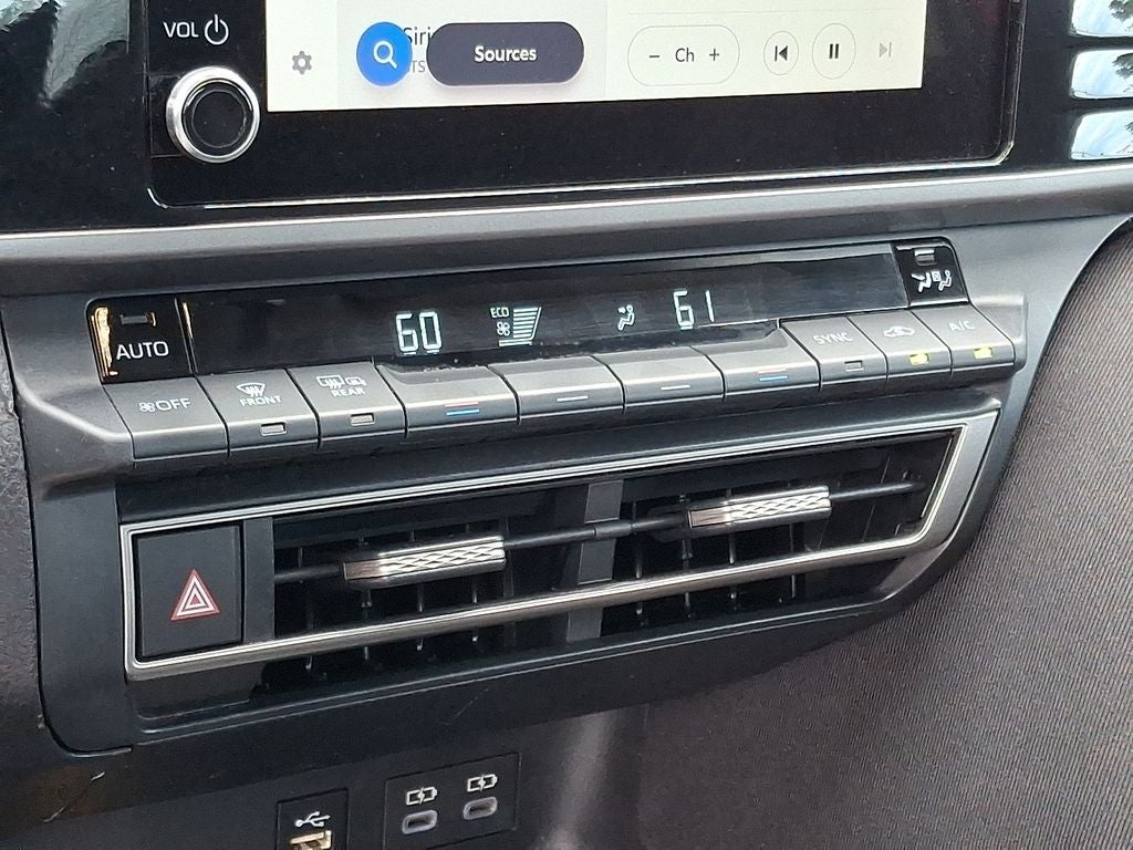 2025 Toyota Camry Hybrid LE