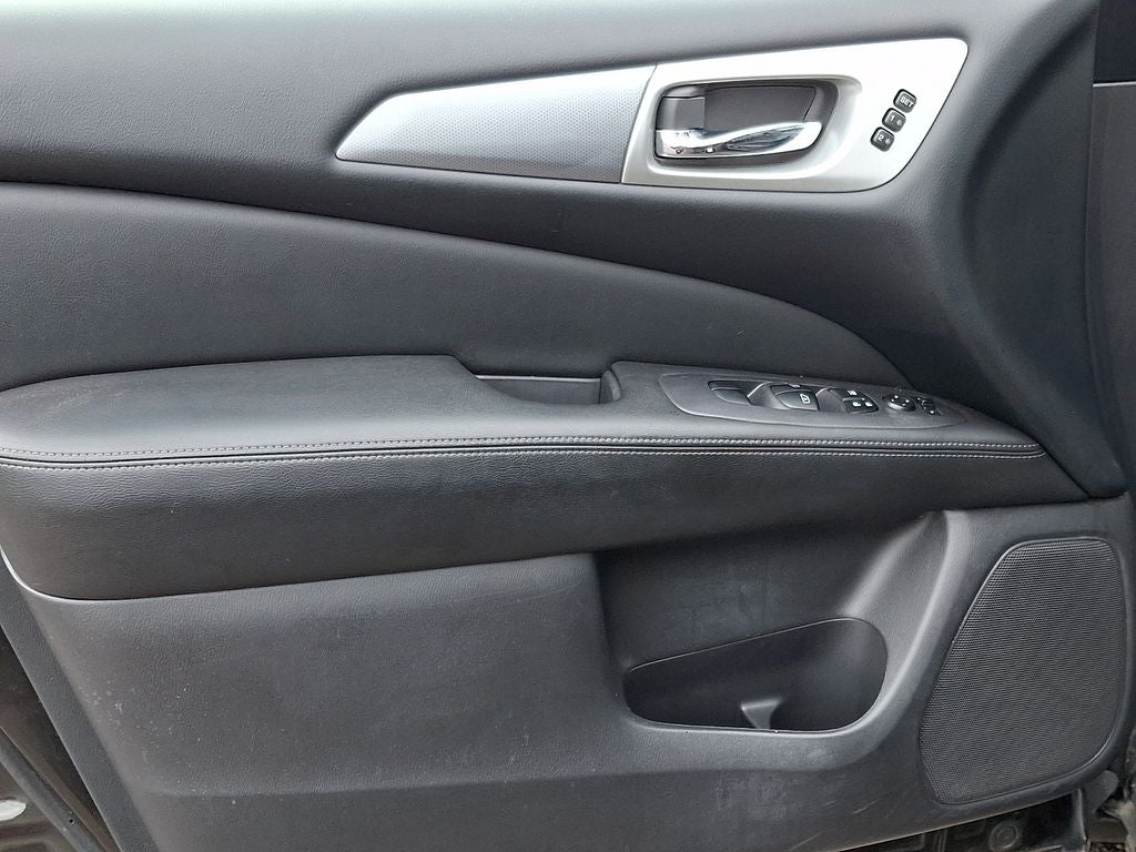 2017 Nissan Pathfinder SL