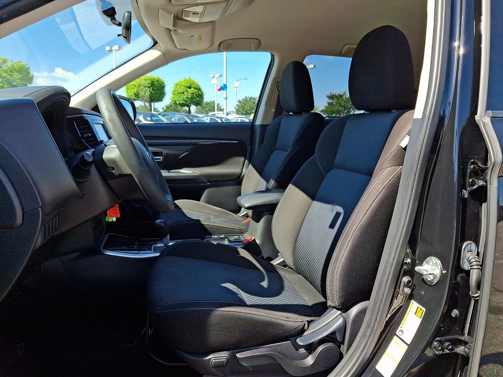 2020 Mitsubishi Outlander ES