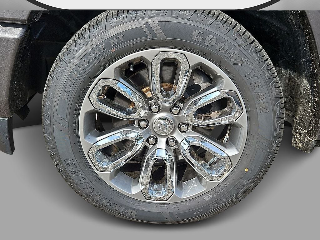 2021 RAM 1500 Laramie Crew Cab 4x4 5'7' Box