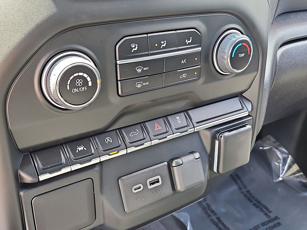 2023 Chevrolet Silverado 1500 4WD Crew Cab Short Bed Custom