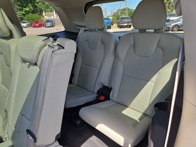 2021 Volvo XC90 T6 Momentum 7 Passenger