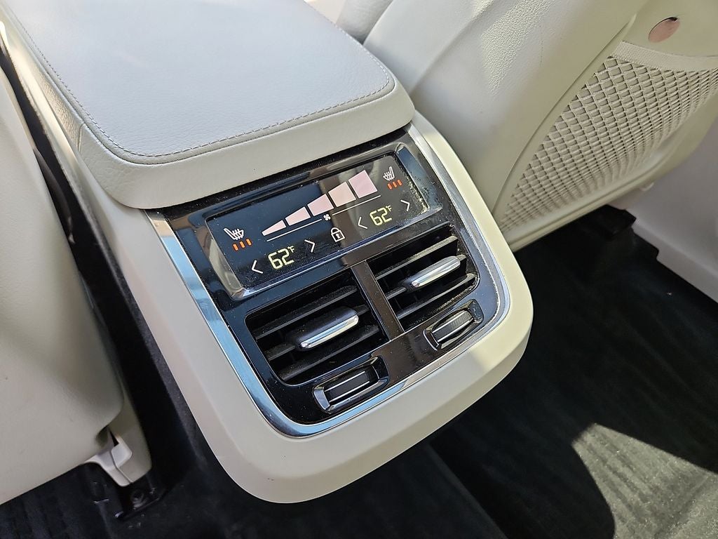 2021 Volvo XC90 T6 Momentum 7 Passenger