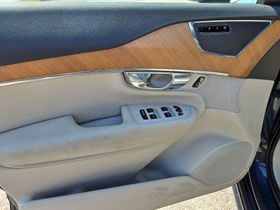 2021 Volvo XC90 T6 Momentum 7 Passenger