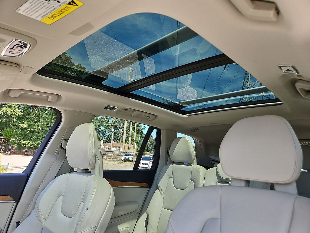 2021 Volvo XC90 T6 Momentum 7 Passenger