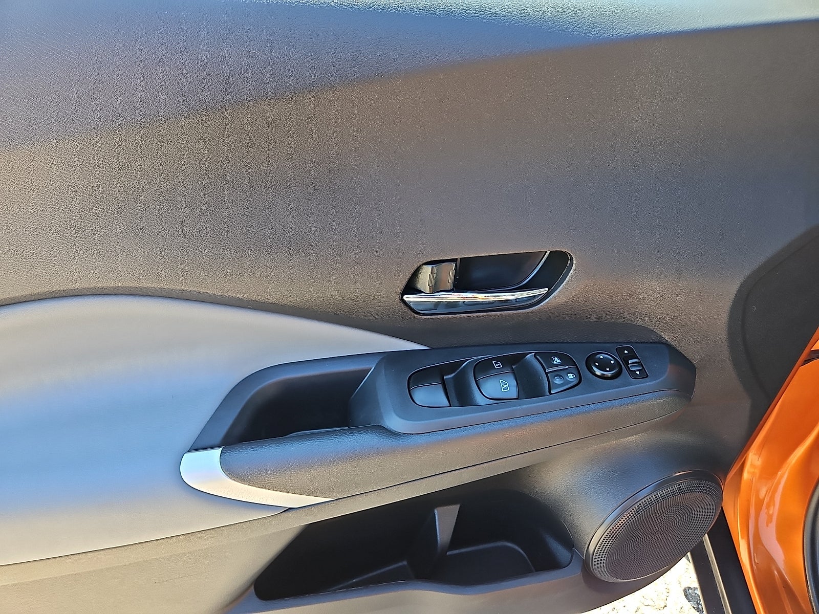 2022 Nissan Kicks SR