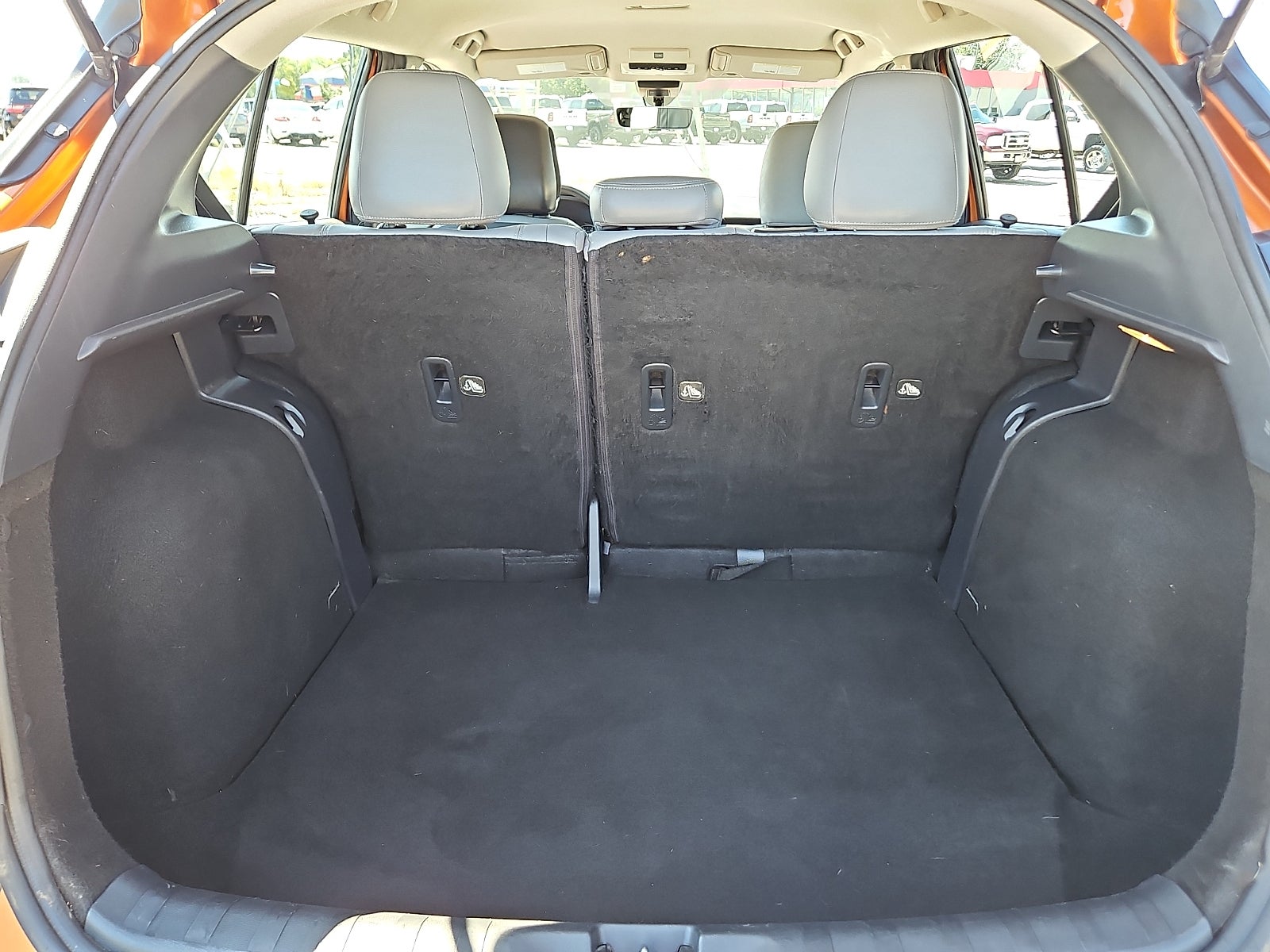 2022 Nissan Kicks SR