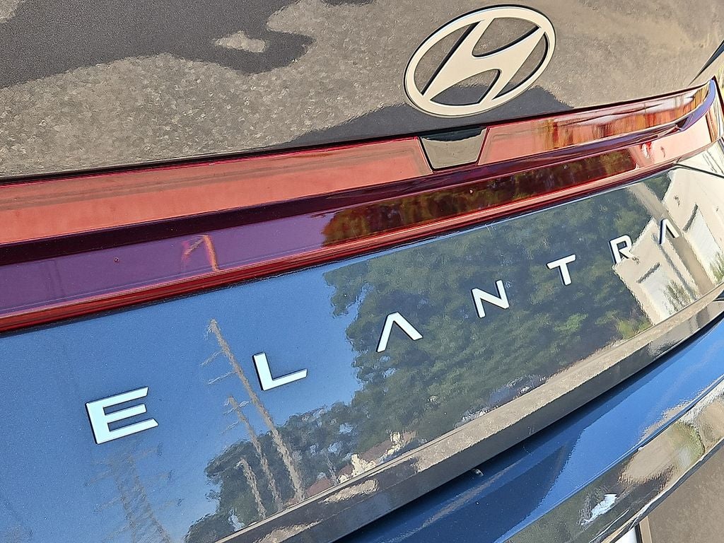 2025 Hyundai Elantra SE