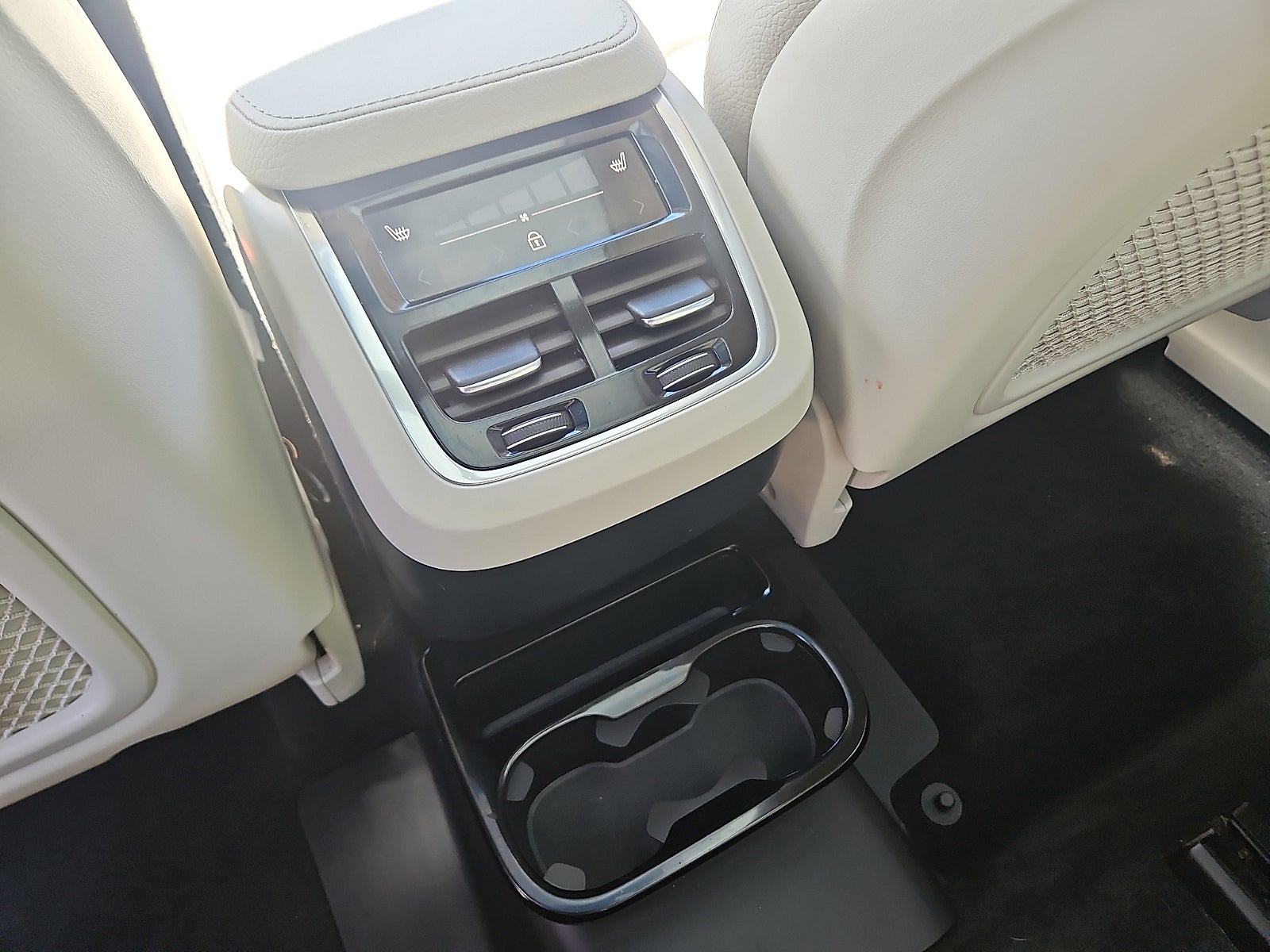2021 Volvo XC90 Momentum