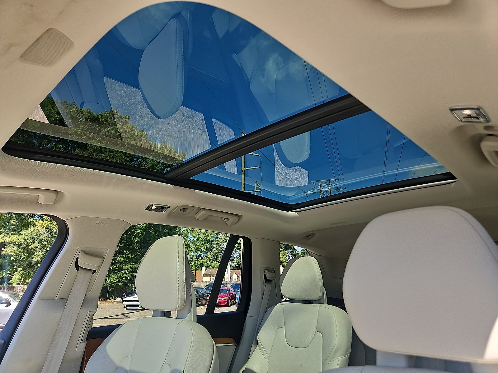 2021 Volvo XC90 Momentum