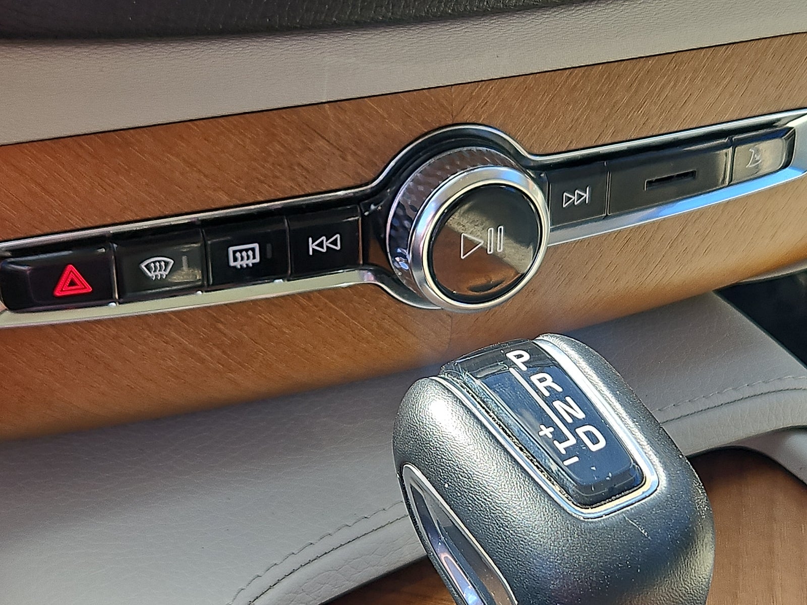2021 Volvo XC90 Momentum